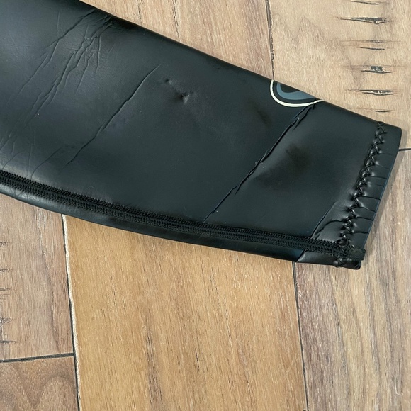 Excellent Condition Women's Long Sleeve Wetsuit - Picture 4 of 12